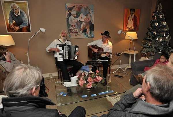Hoed en de Rand speelt op de Muzikale Kerstwandeling in Noordwijk 2014